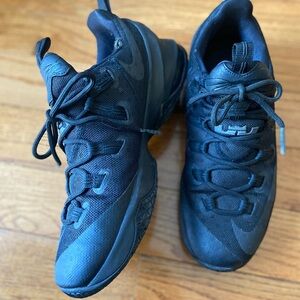 Mens LEBRON JAMES BLACK SNEAKERS 👟 SZ 11.5 PRELOVED ❤️ Laceup